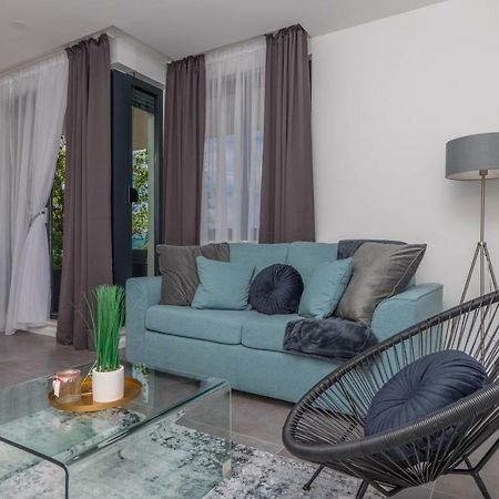 Apartments Ines Selce Exterior foto