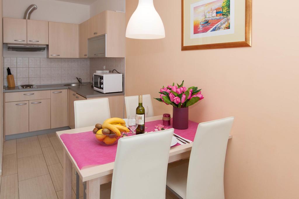 Apartments Ines Selce Exterior foto